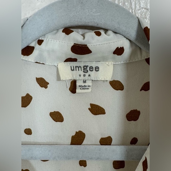 Umgee White & Tan Dalmatian Animal Print Button Front Top Women’s Size Medium - Picture 3 of 10
